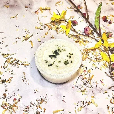2-SIDED GOAT'S MILK LOOFAH SOAPS (EUCALYPTUS MINT). Ultra hydrating, clean fresh scent of eucalyptus. 4 pack